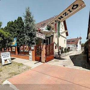 Bed & Breakfast Pilota Panzio, Szeged